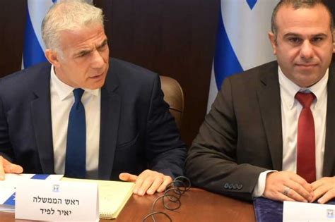 israel lebanon sign maritime border pact  rare diplomatic feat
