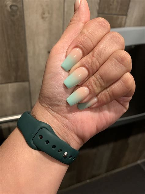 Mint green ombré nails | Green nails, Mint green nails, Ombre nails