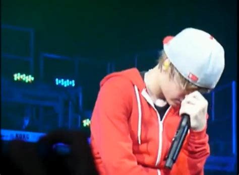 hes crying :( - Justin Bieber Photo (20049790) - Fanpop
