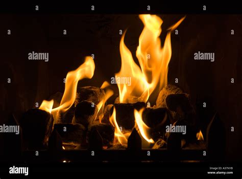 Lebendige Flamme Feuer Gasflammen Stockfoto, Bild: 6113146 - Alamy