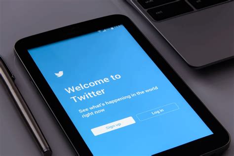 Are you even trying to fight spam bots, Twitter? | Ctrl blog