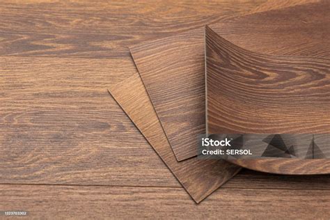sampel vinil pvc lantai vinil swatch berwarna coklat  tekstur
