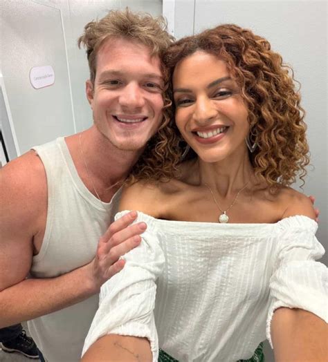 A Atriz Gabriela Loran É Trans - Gabriela Loran chora ao ver cena em que sua personagem revela ser trans ...