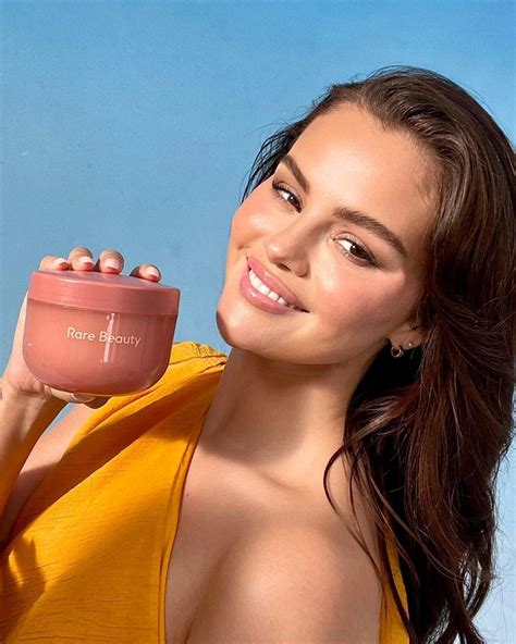 The Secret to Selena Gomez's Unwavering Confidence - cegrgq5