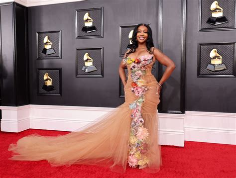 SZA is getting so much praise on socials for admitting to having