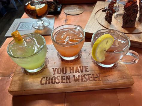 Castles and Cocktails 🥂- Dining & Drinking at Disney and Universal