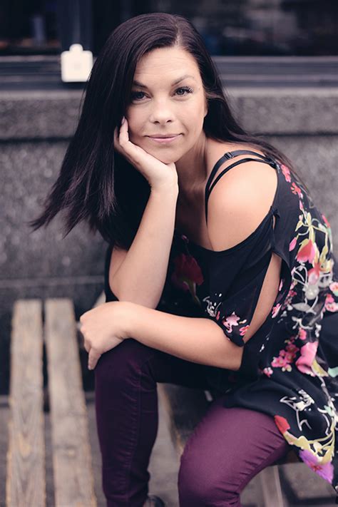 MICHELLE – Model Folio
