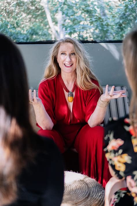 About - Elayne Kalila