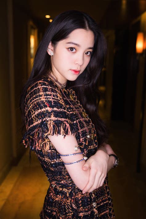 欧阳娜娜一个人养全家压力大？知情人曝其出席任何活动都请求带妹妹参加|欧阳娣娣|欧阳娜娜|欧阳_新浪新闻