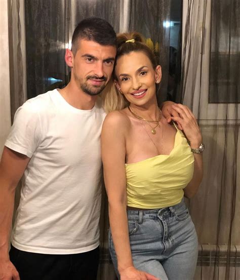Жена без възраст! Малина изглежда по-млада от сина си! (Снимки ...