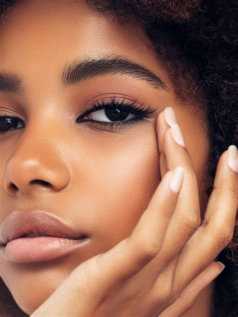 Experts disagree on the true shapes of feet and meaning 14