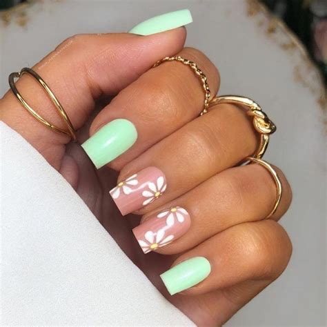 45+ Gorgeous Mint Green Nails To Try This Year For A Fresh Manicure