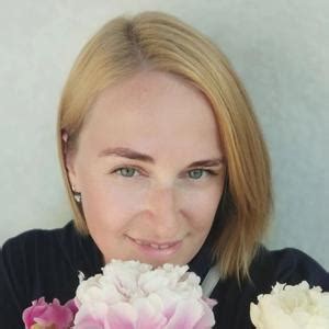 Алёна, 42 года, по знаку зодиака Близнецы хочет познакомиться с парнем ...