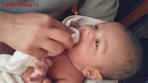 how to clean infant tongue
