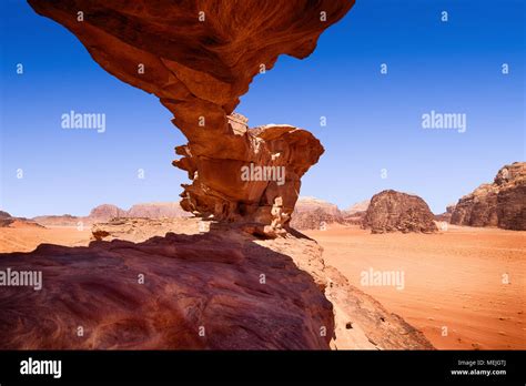 Rock bridge in Wadi Rum (Jordan Stock Photo - Alamy