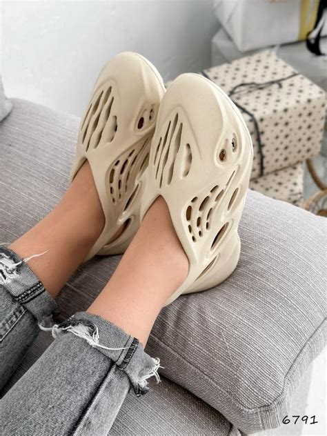Adidas yeezy кроссовки тапочки шлепки резина пена каучук адидас изи ...