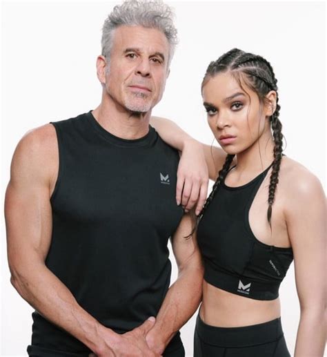 Hailee Steinfeld Age, Net Worth, Boyfriend, Family & Biography ...