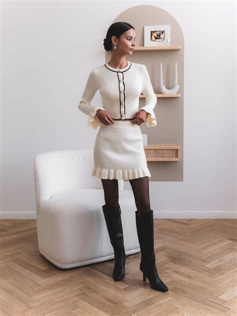 Кардиган в рубчик с воланами на манжетах :: LICHI - Online fashion store