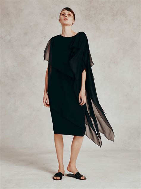 Valentina Kova RTW Spring 2017 [PHOTOS]