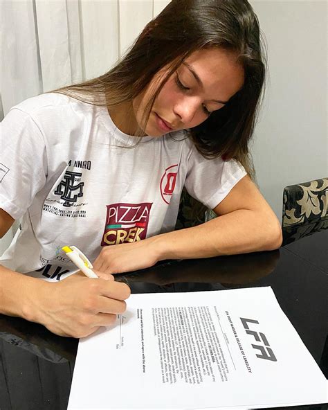 Luana Santos (3-1) has an LFA fight on November 4th : r/WMMA