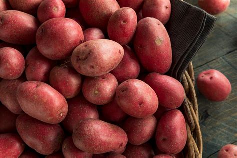 Types Of Red Potatoes: Reasons To Grow Potatoes That Are Red ...