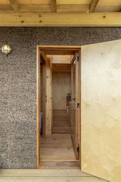 Photo 4 of 17 in 260 Square Feet of Tree House Is All a Portuguese