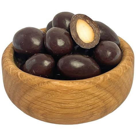 Миндаль в черном шоколаде купить от 100 г - BestNuts