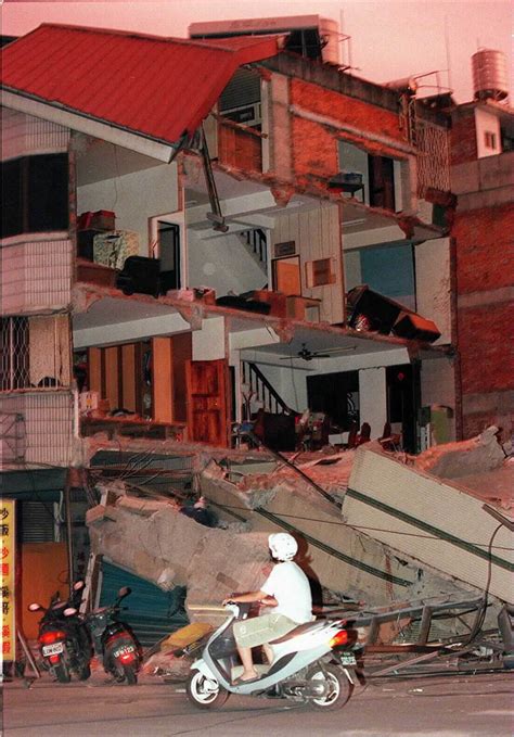 《921大震21年》網憶那一夜被震醒 聞到濃濃屍臭味 同學少好幾人 - 社會 - 中時新聞網
