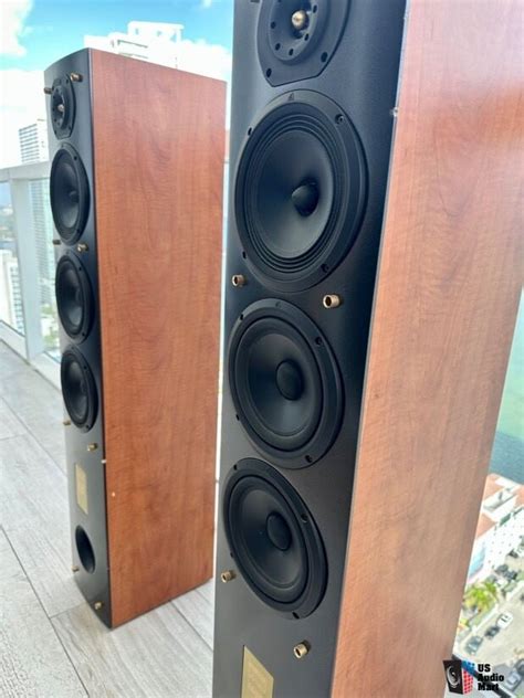 Triangle Celius 202 standing floor speakers Photo #4309502 - US Audio Mart