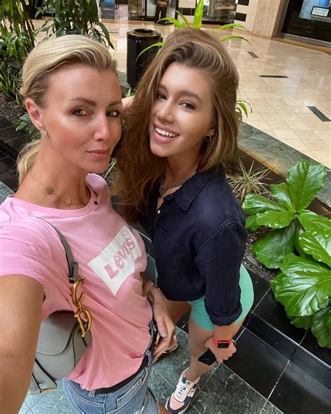 CelebMafia - Celebrity Style, Fashion, Clothes, Outfits, Photos, GIFs
