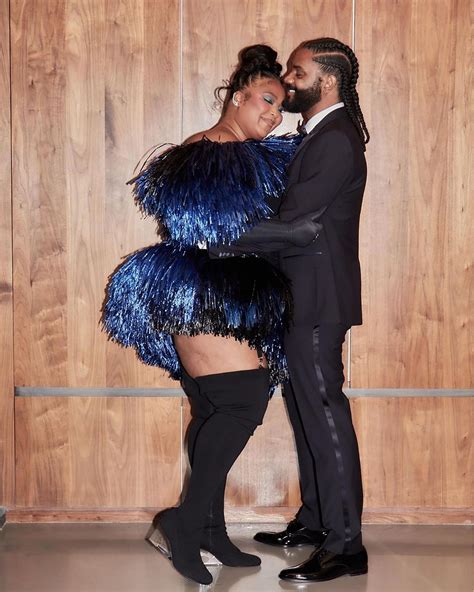 lizzo hits  grammys red carpet  boyfriend myke wright