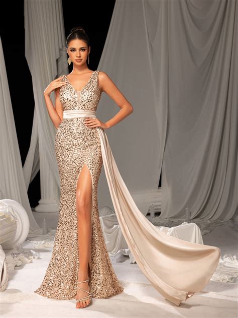 Elegant Sequin Gown with High Slit & Draped Train – Luxury Evening Wear