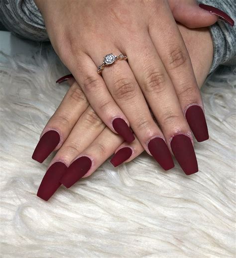 A Complete Guide To Choosing Between Matte And Glossy Finishes For Your Custom Burgundy Gold Nail Designs This Season