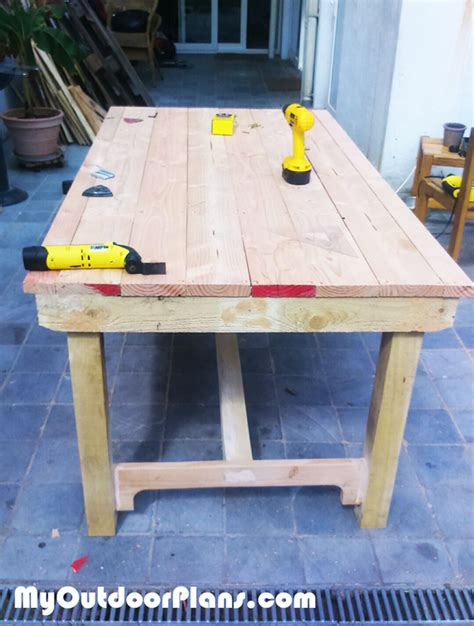 DIY Outdoor Table | MyOutdoorPlans