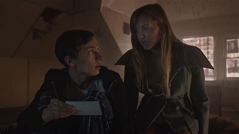 Review: It Follows (2015) - REEL GOOD