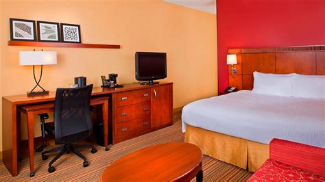 Hotels Close to MCO Airport | Courtyard Orlando Airport