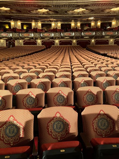 Crowds are erupting at the Fox theatre detroit detroit concerts 9