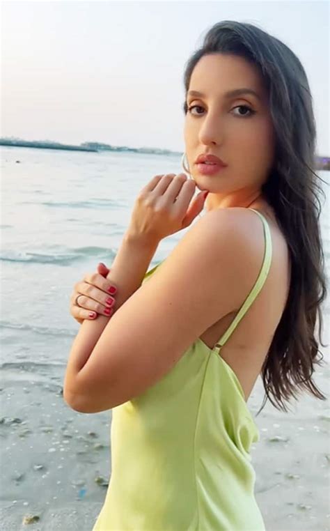 nora fatehi flaunts  hot bod  beach  bodycon gown  thigh