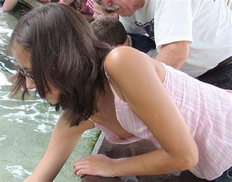 Real Downblouse Nipslip: Downblouse in Public
