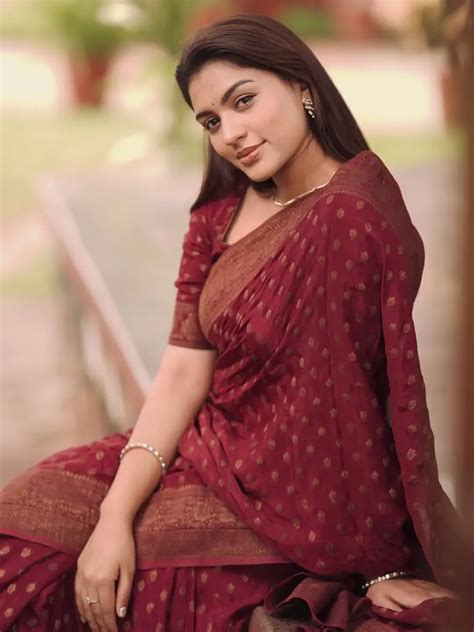 shabana shajahan  stunning  traditional maroon saree
