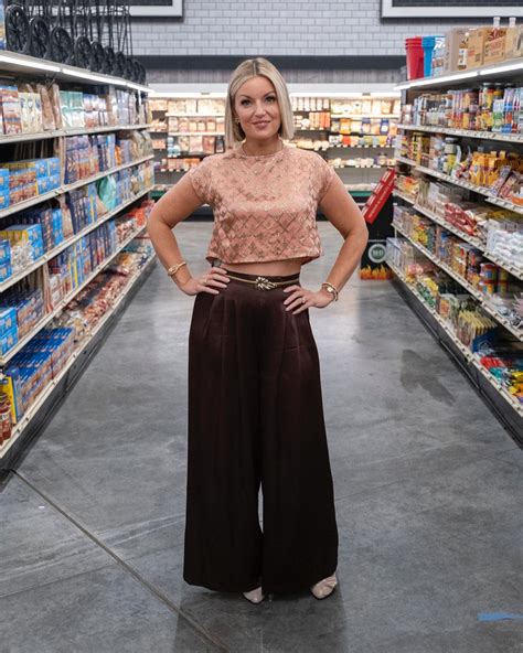 Food Network’s Damaris Phillips, 43, reveals major weight loss on Beat