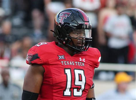 houston texans reportedly  pass  qb  nfl draft   player
