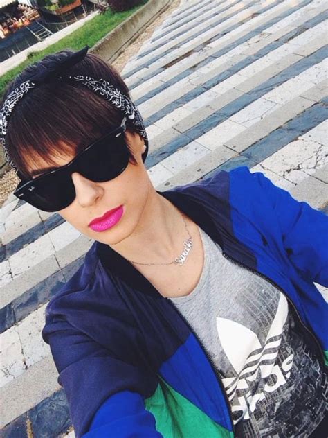 Sara Jovanović: Obradovala fanove ljubavnom baladom! (VIDEO)