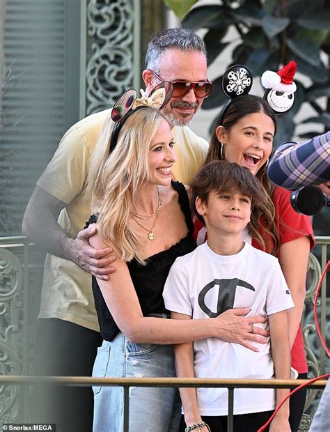 Rare Photo of Sarah Michelle Gellar and Freddie Prinze Jr. with Kids ...