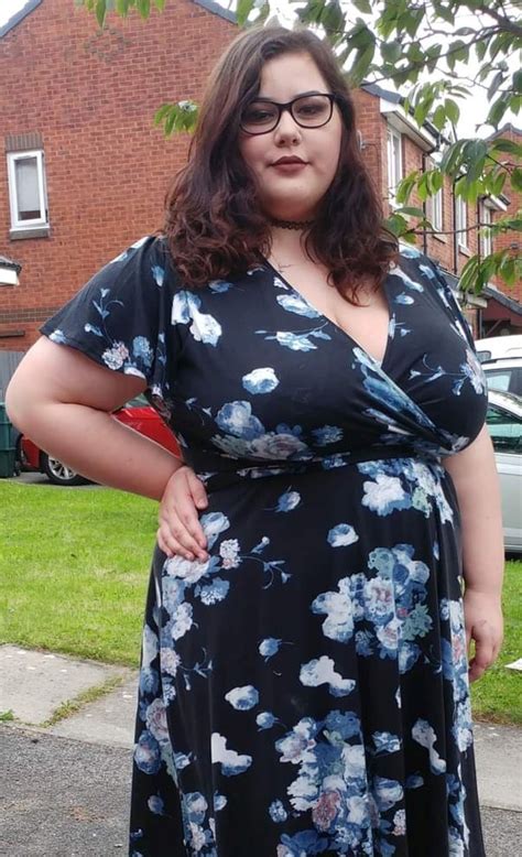 My boobs weigh 28 pounds — I have to use a walking stick | New York Post