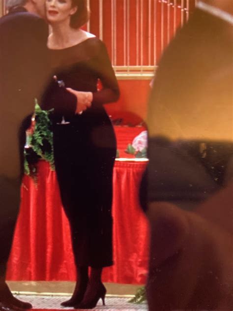 Please help me find a dress like the one the character Mary Swanson