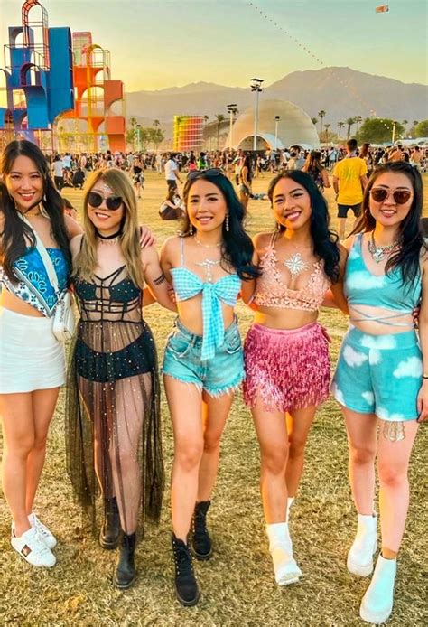 30 gleaming outfits at Coachella 2022 - review by ETERESHOP | Festival ...