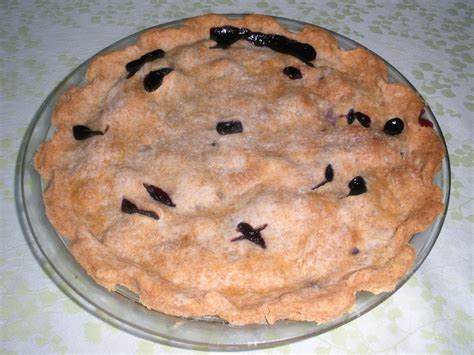 Abundant Berries: a Recipe for Black Raspberry & Blueberry Pie – The