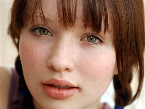 Download Celebrity Emily Browning HD Wallpaper