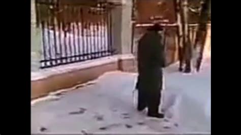 ай ай ай какой плохой мальчик что он делает ай ай ай, о кто же это ...